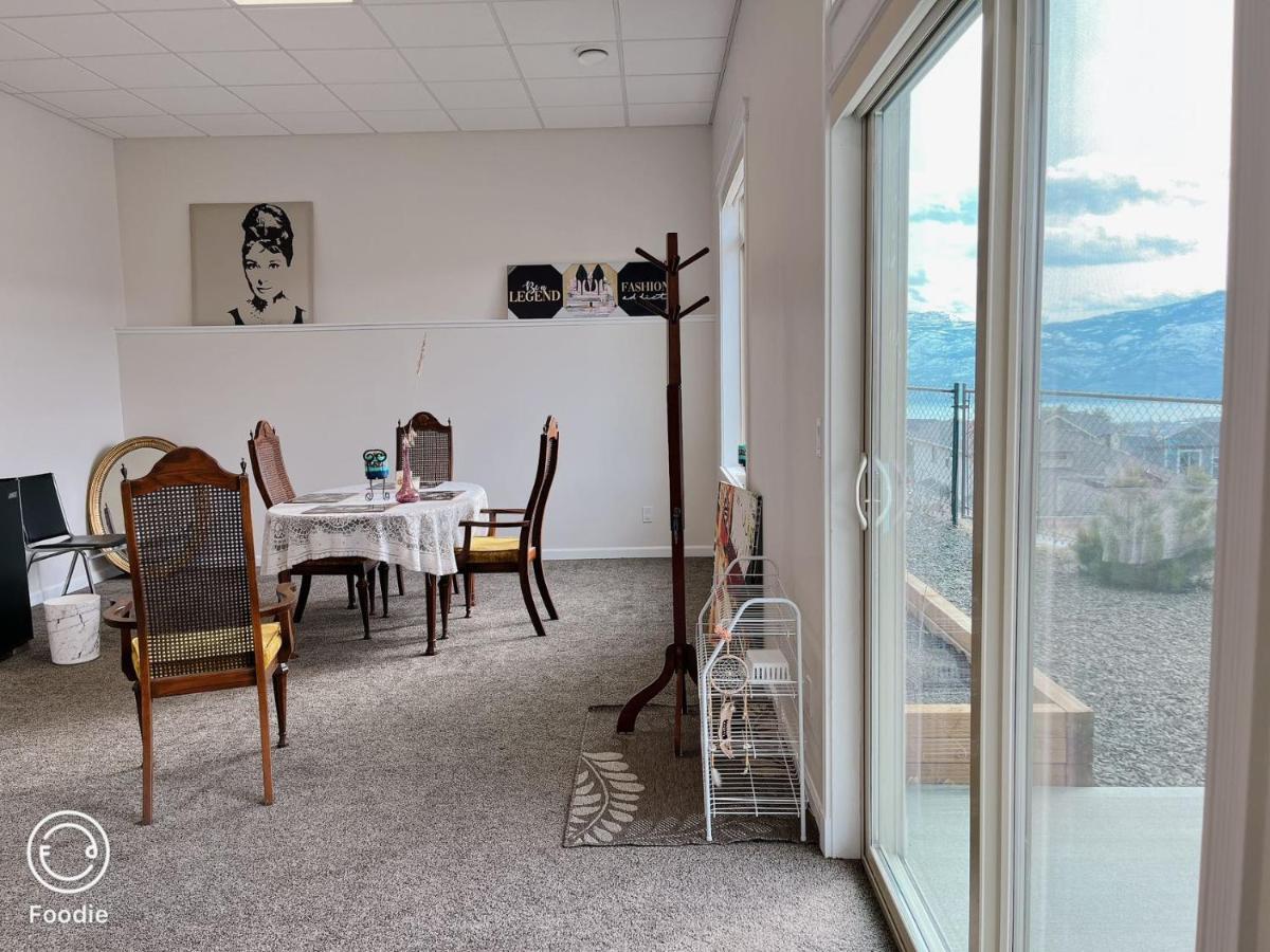Peaceful And Spacious Lake View 웨스트 켈로나 외부 사진