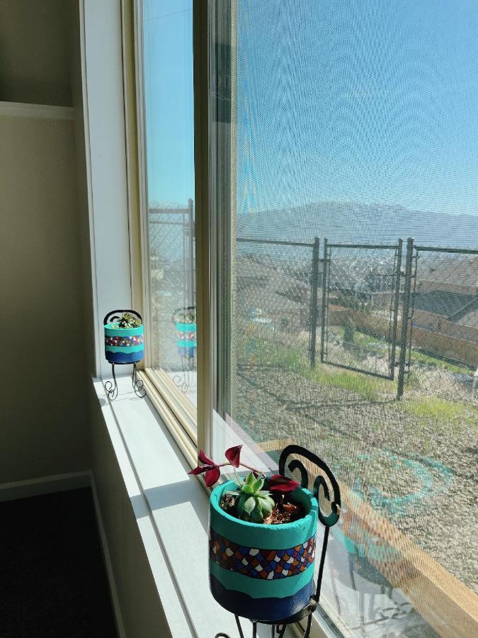 Peaceful And Spacious Lake View 웨스트 켈로나 외부 사진